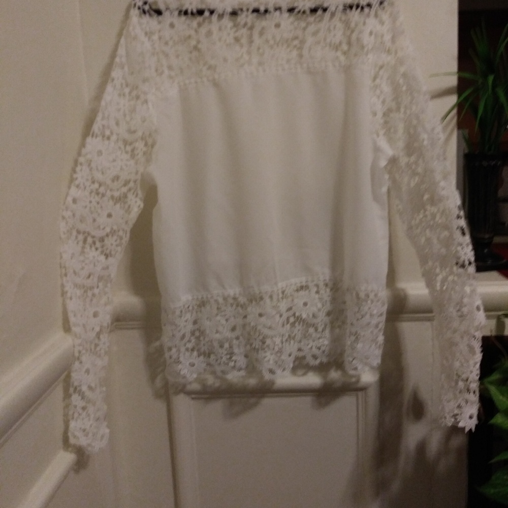 Lacy Feminine White Blouse Size (L)